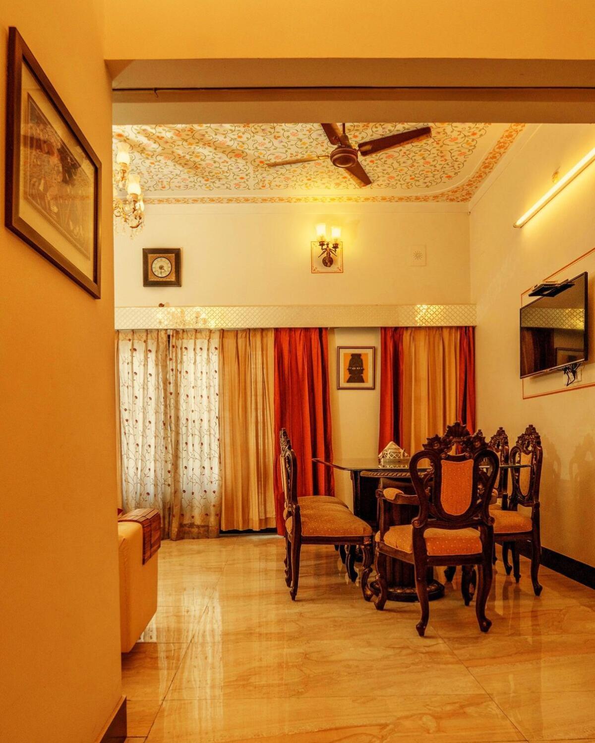 Santosh - The House Of Antiques And Art *