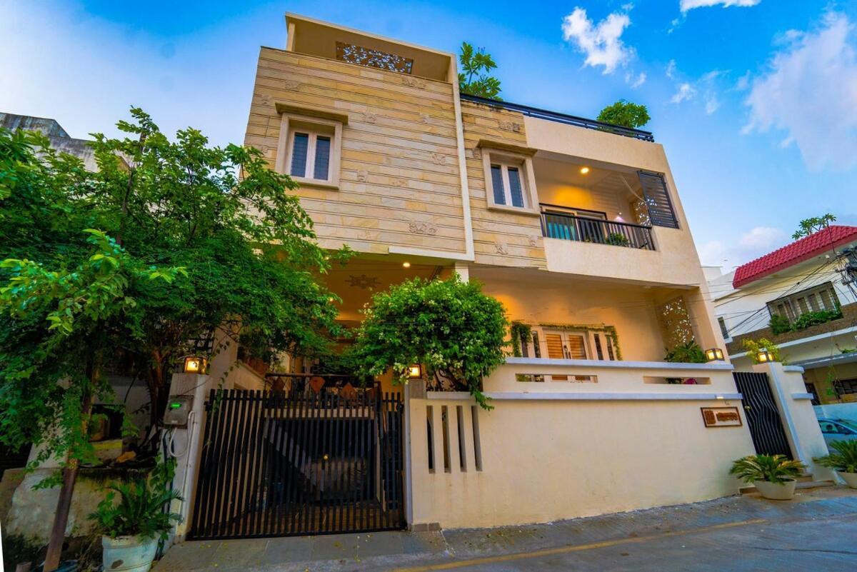 Santosh - The House Of Antiques And Art Holiday home
