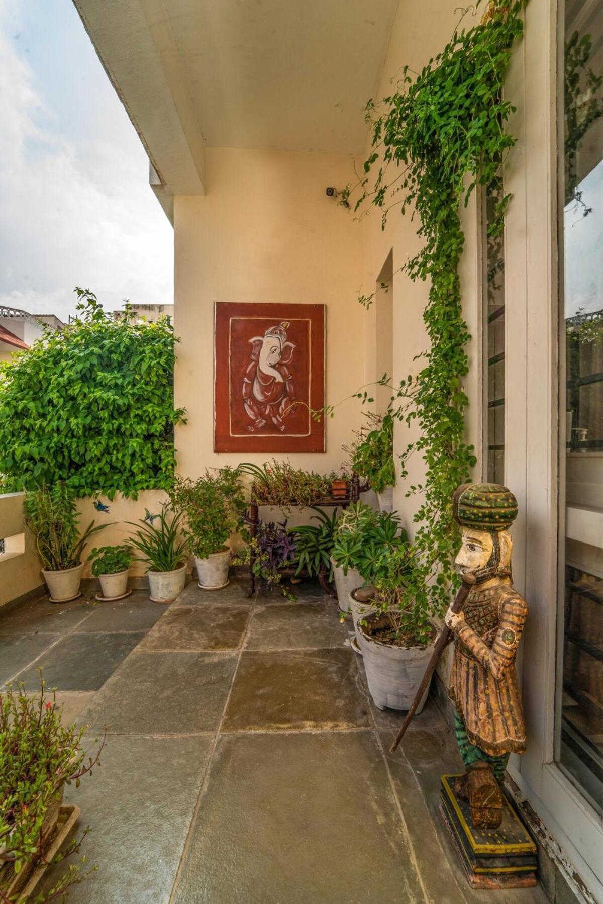Santosh - The House Of Antiques And Art